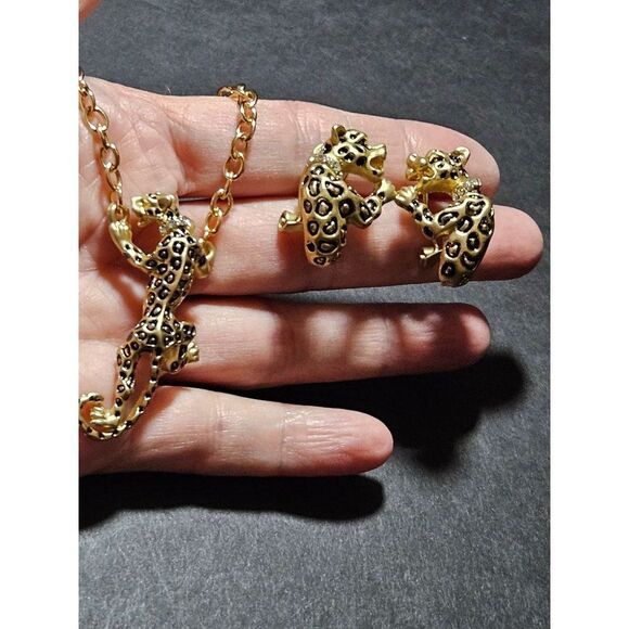 Gold tone cat earring and necklace set - Picture 5 of 16